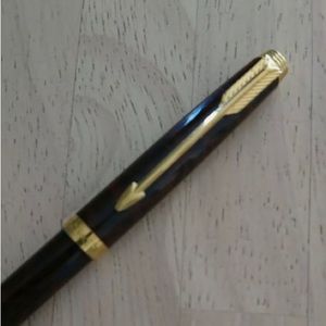Preowned Classic Parker Sonnet Matte Black Gold Trim Ballpoint Pen